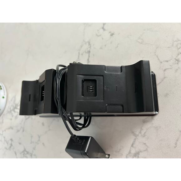 Power A Duel Charging Station for Xbox Series and Xbox One controllers - Picture 3 of 5